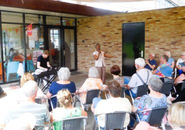 Waaiers en zomerjurken kleuren summer of love op Spaarwaterveld